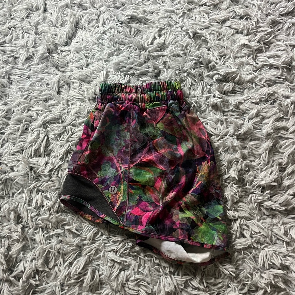 lululemon hottie hot shorts 2.5